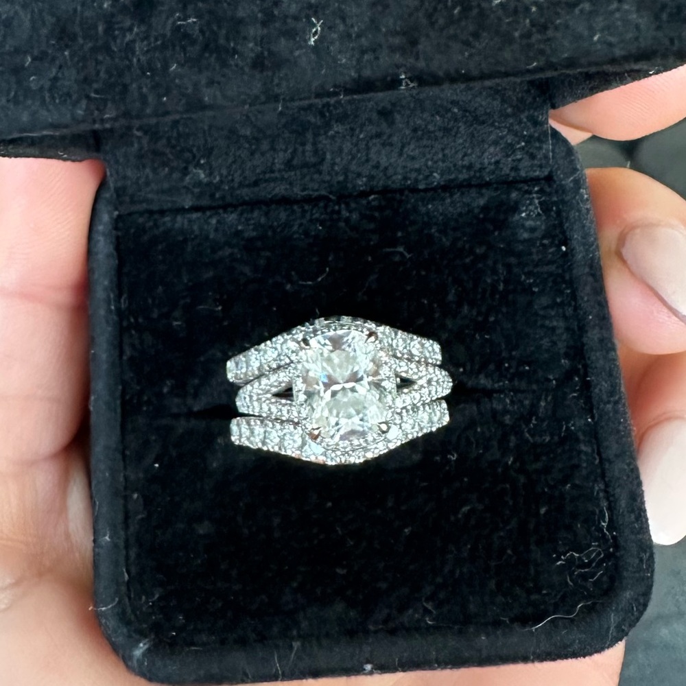 Diamond wedding band